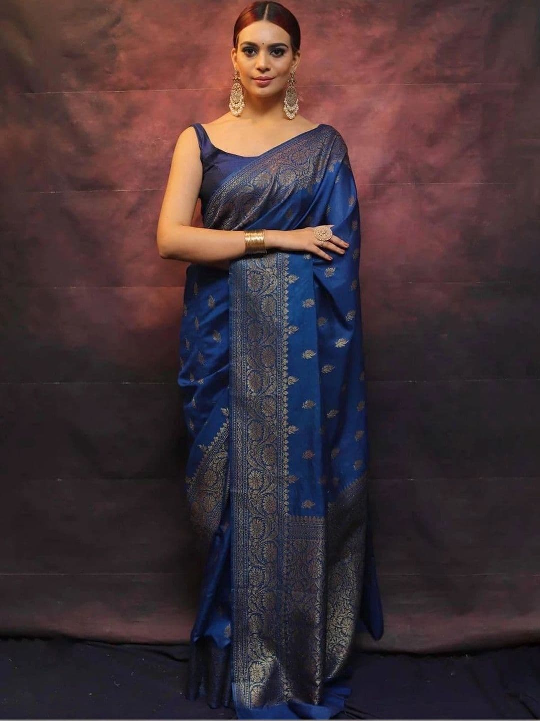 Zoomera Woven Design Zari Art Silk Banarasi Saree - view 1