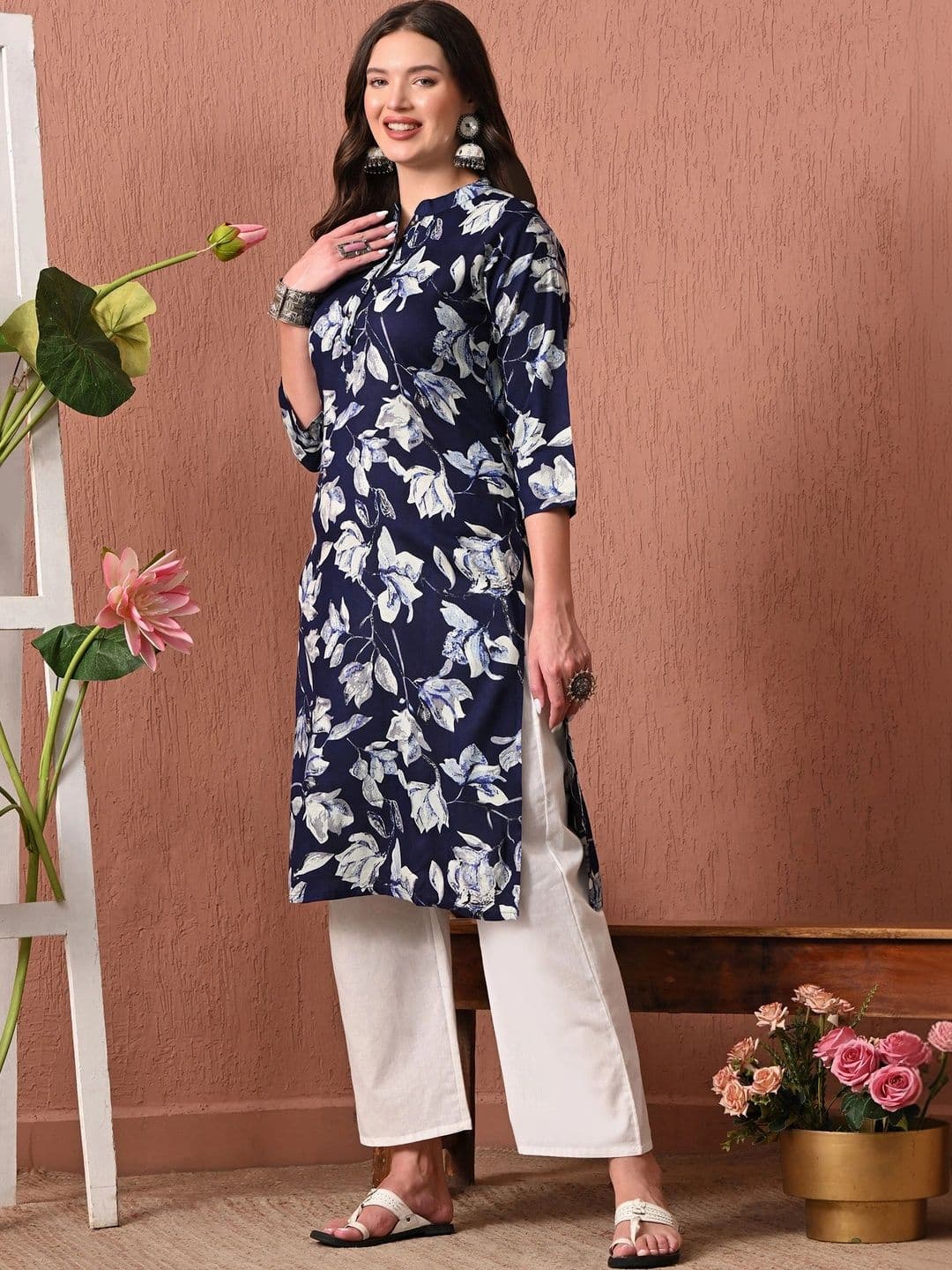 Sangria Women Floral Printed Floral Kurta thumbnail 7