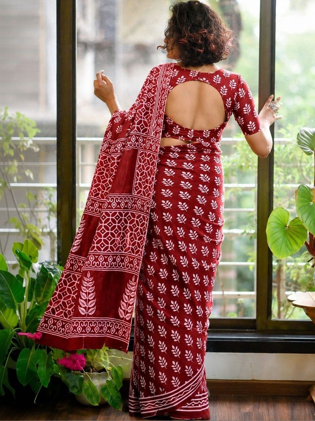Lovwear Ethnic Motifs Pure Cotton Handloom Ikat Saree thumbnail 4