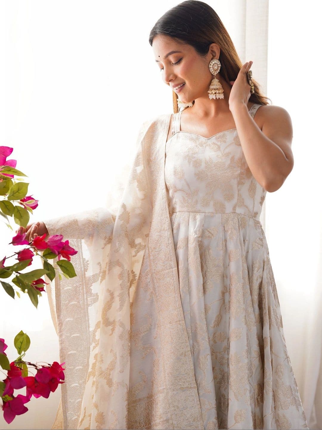 VastraBazaar Women Floral Regular Kurta with Trousers & With Dupatta thumbnail 3