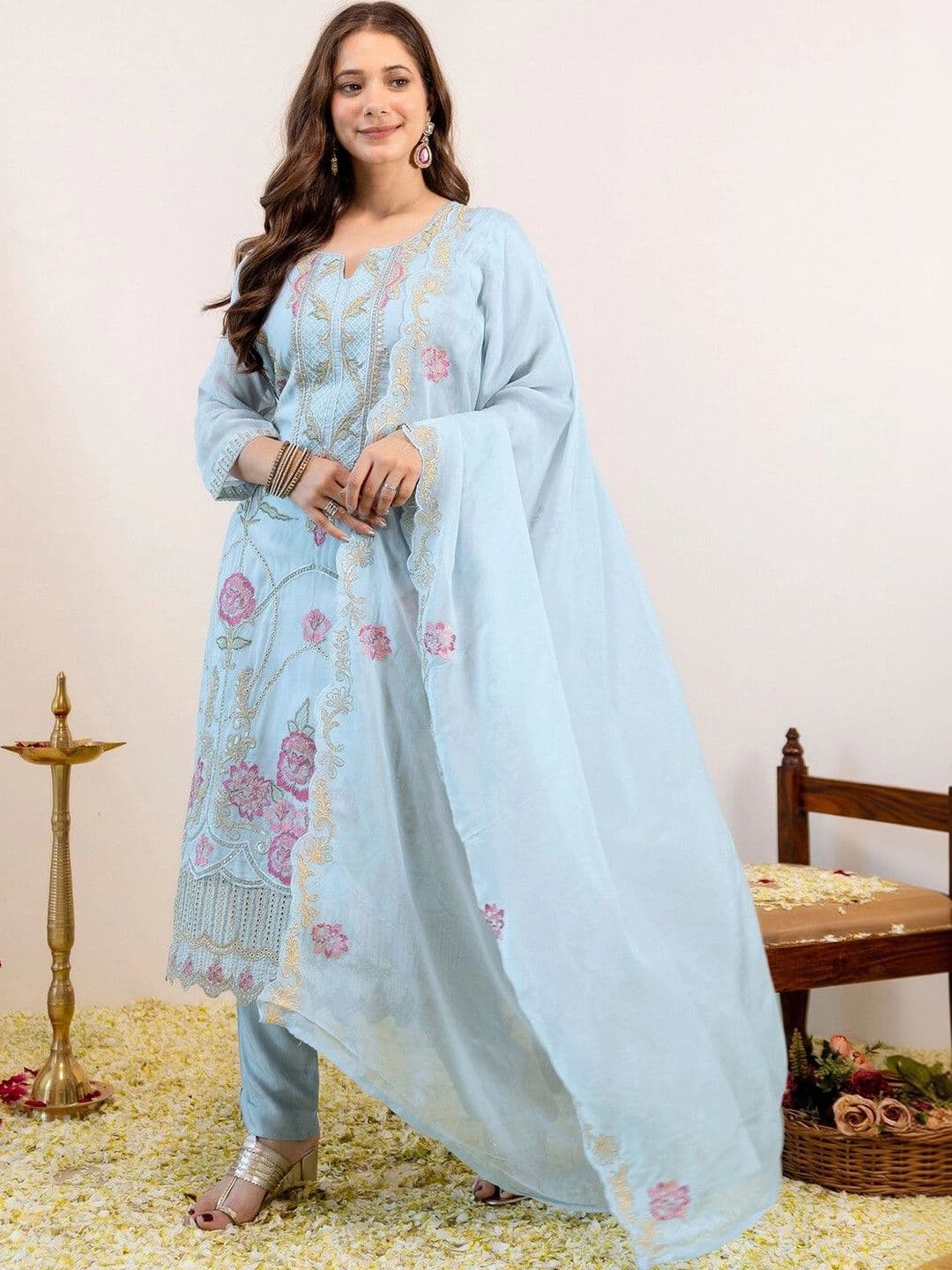 SKYLEE Women Floral Embroidered Regular Thread Work Kurta with Trousers & With Dupatta thumbnail 4