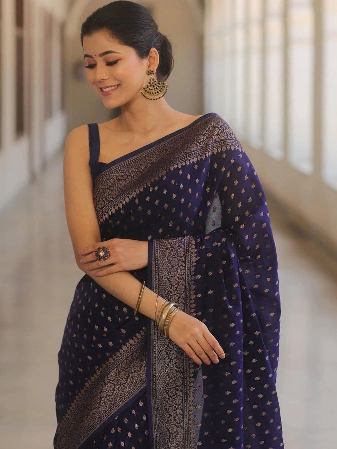 MARUTI VASTRAM Woven Design Zari Art Silk Banarasi Saree thumbnail 7