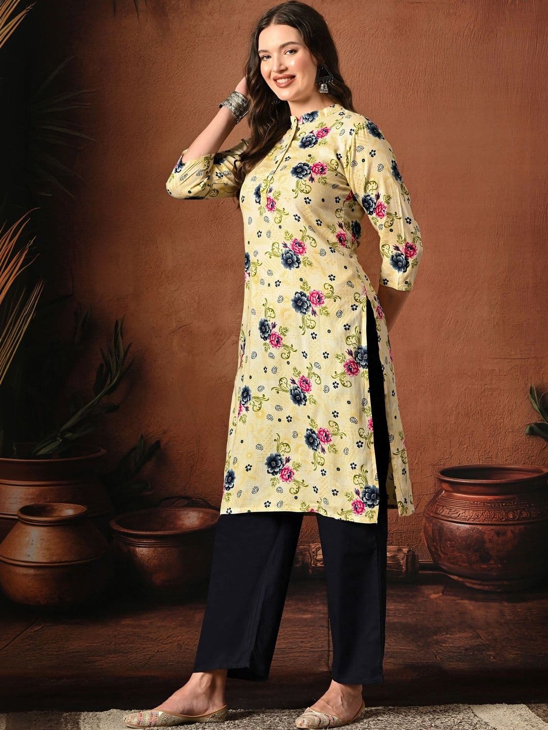 Sangria Women Floral Printed Floral Kurta thumbnail 3