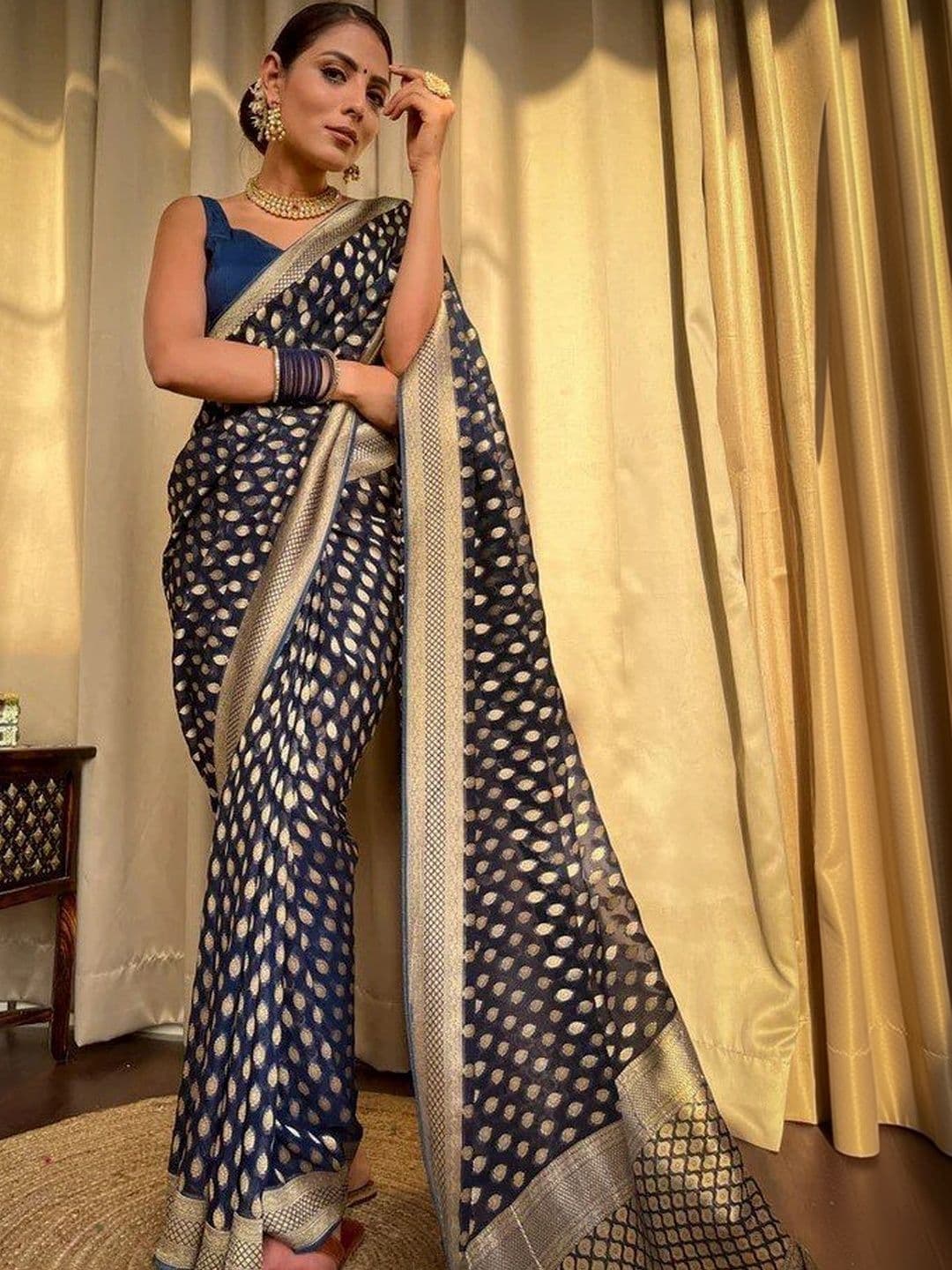 MARUTI VASTRAM Woven Design Zari Art Silk Banarasi Saree thumbnail 6