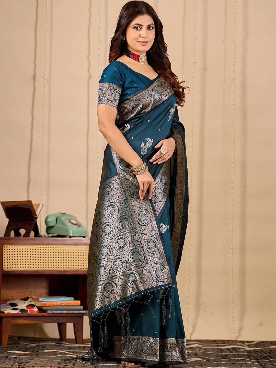 FABRINO Woven Design Zari Banarasi Saree thumbnail 6