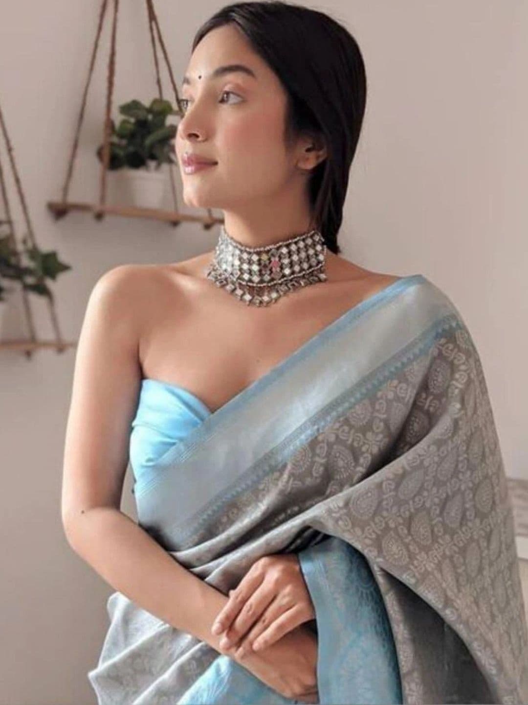 Zoomera Woven Design Zari Art Silk Banarasi Saree thumbnail 6