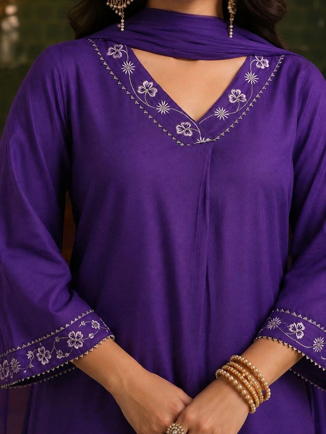 House of Pataudi Women Ethnic Motifs Embroidered Regular Thread Work Kurta with Trousers & With Dupatta thumbnail 2