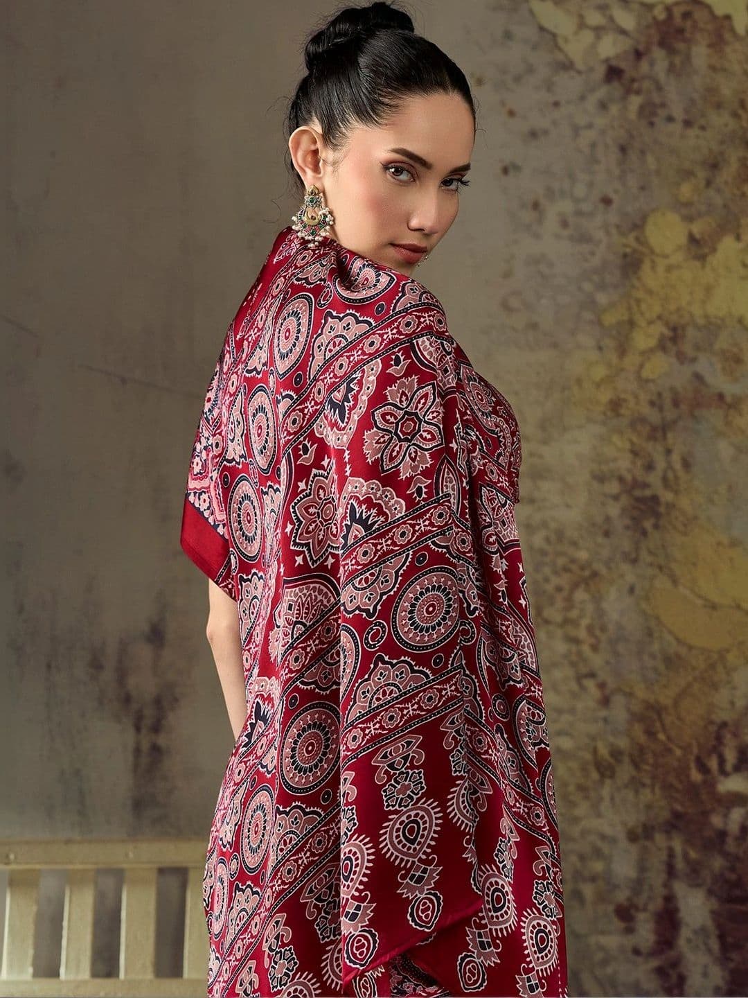 Sangria Paisley Satin Designer Block Print Saree thumbnail 5