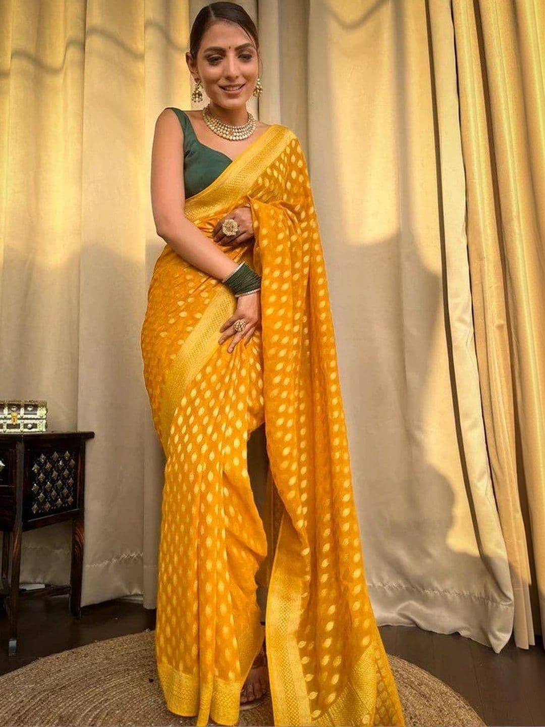 MARUTI VASTRAM Woven Design Zari Art Silk Banarasi Saree thumbnail 2