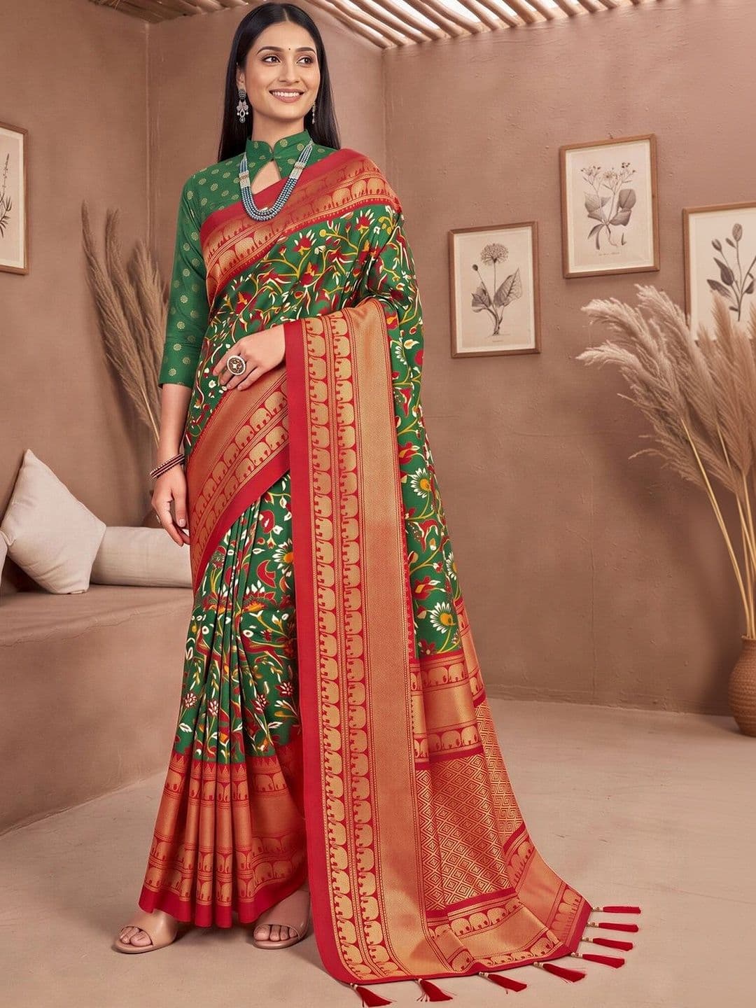 Anouk Floral Zari Designer Saree thumbnail 2