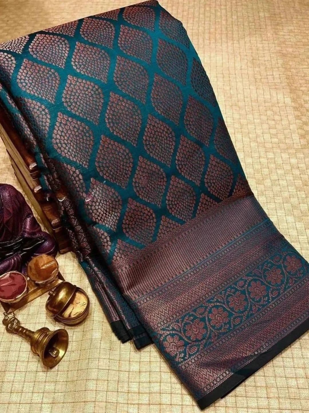 MITAL ENTERPRISE Woven Design Zari Art Silk Saree thumbnail 4