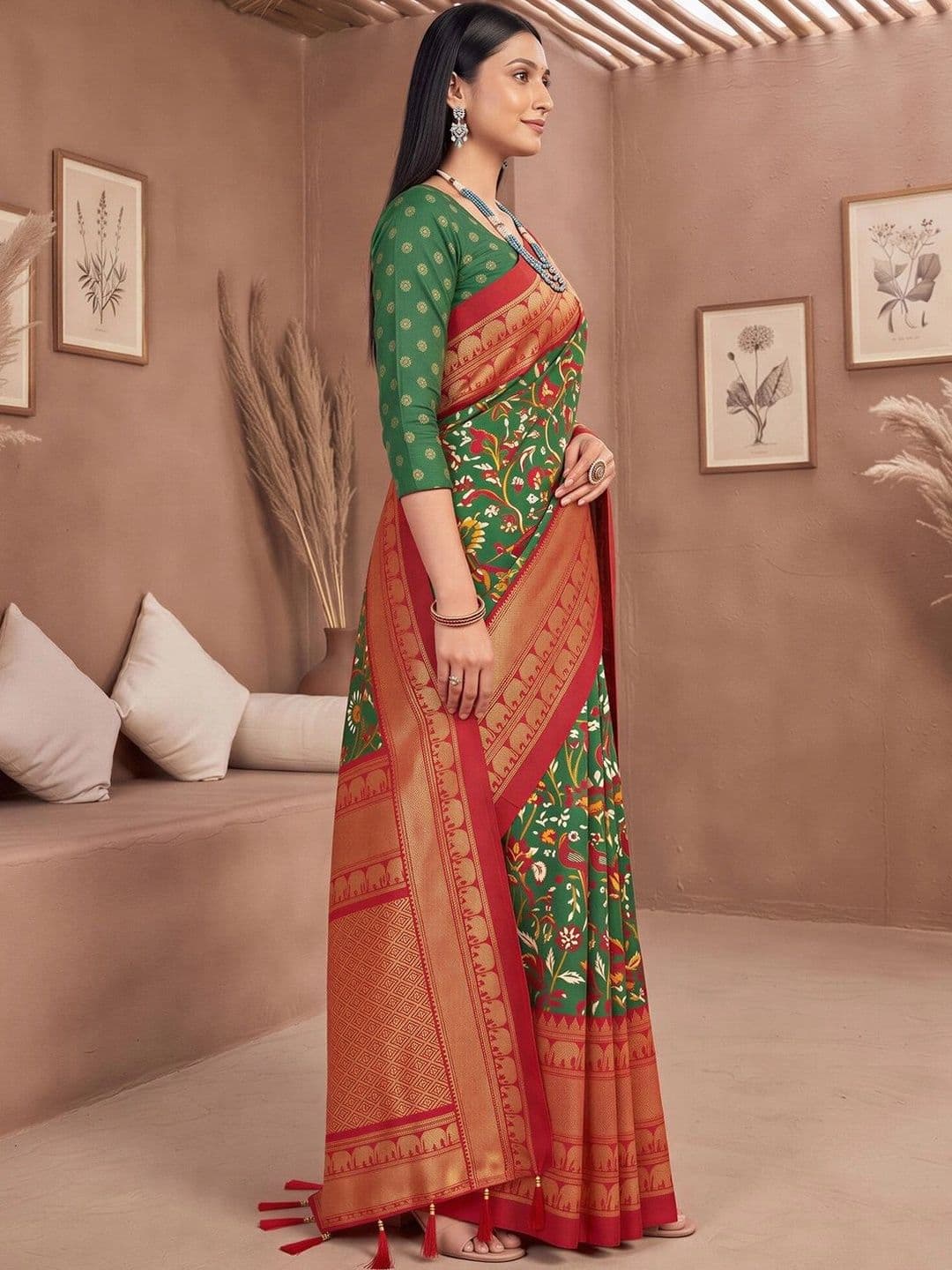 Anouk Floral Zari Designer Saree thumbnail 5