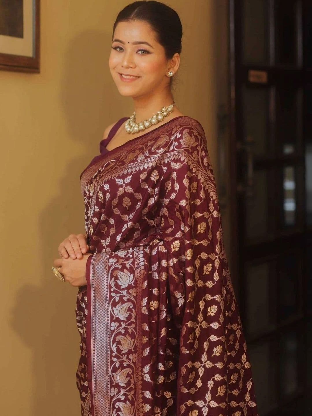 Zoomera Woven Design Zari Art Silk Banarasi Saree thumbnail 7