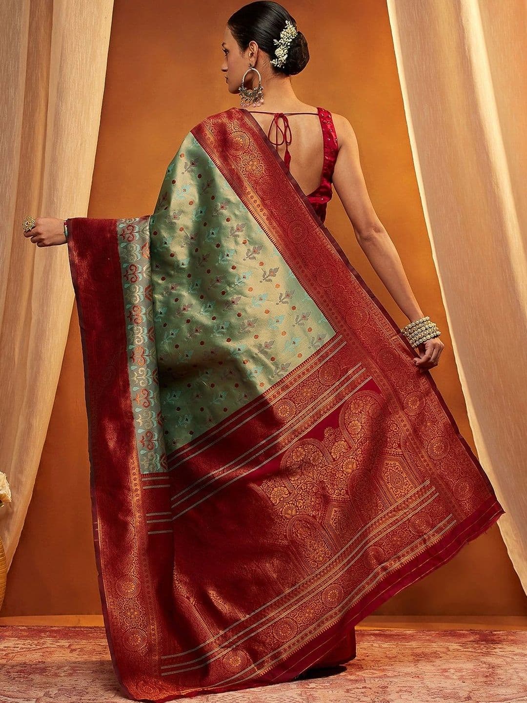 Garden Vareli Woven Design Zari Art Silk Saree thumbnail 5