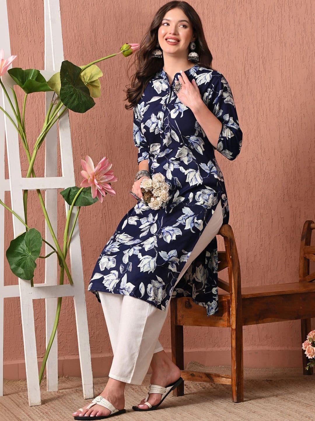 Sangria Women Floral Printed Floral Kurta thumbnail 4