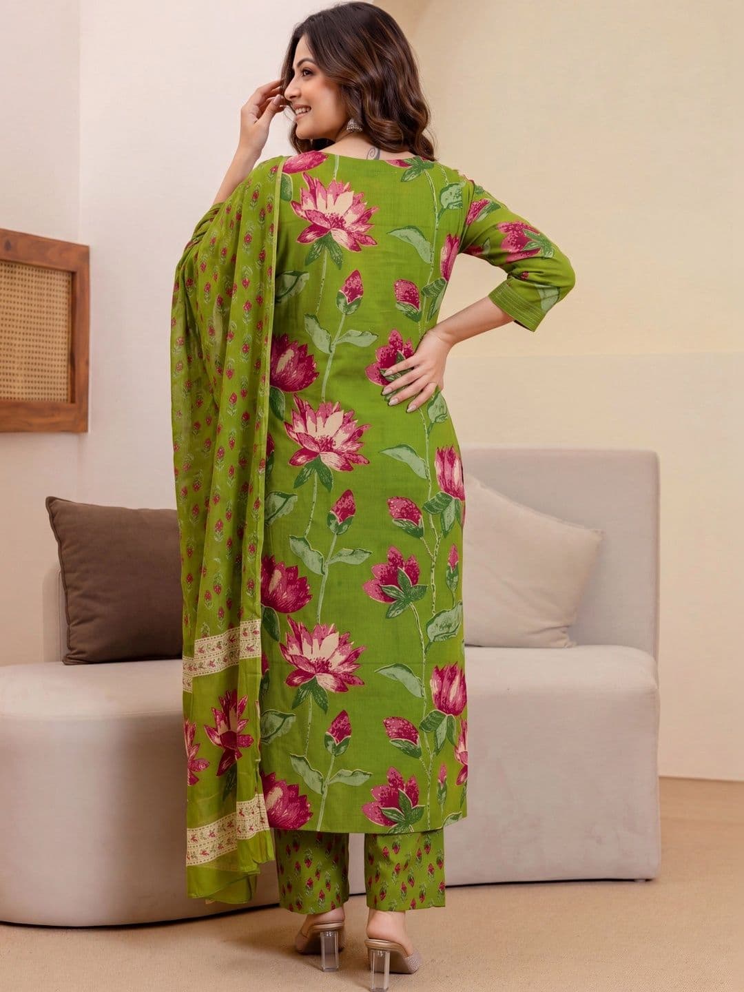 Shree Ramkrishna Fab Women Floral Printed Regular Pure Cotton Kurta with Trousers & With Dupatta thumbnail 5