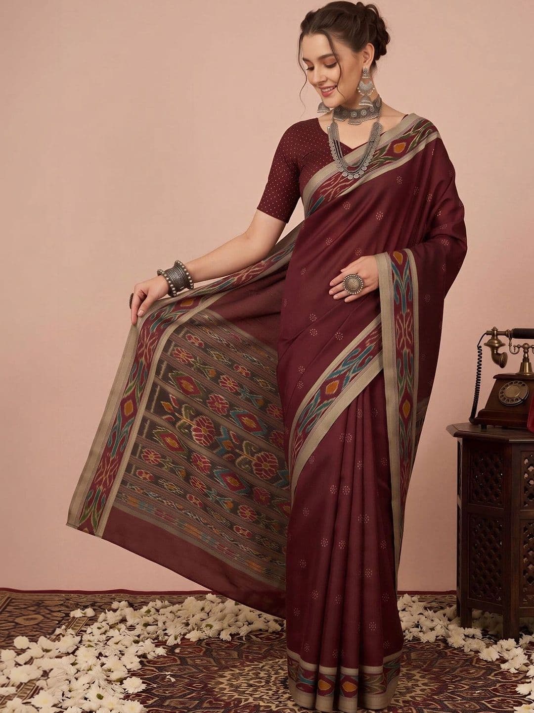 Anouk Ethnic Motifs Silk Blend Designer Ikat Saree thumbnail 4