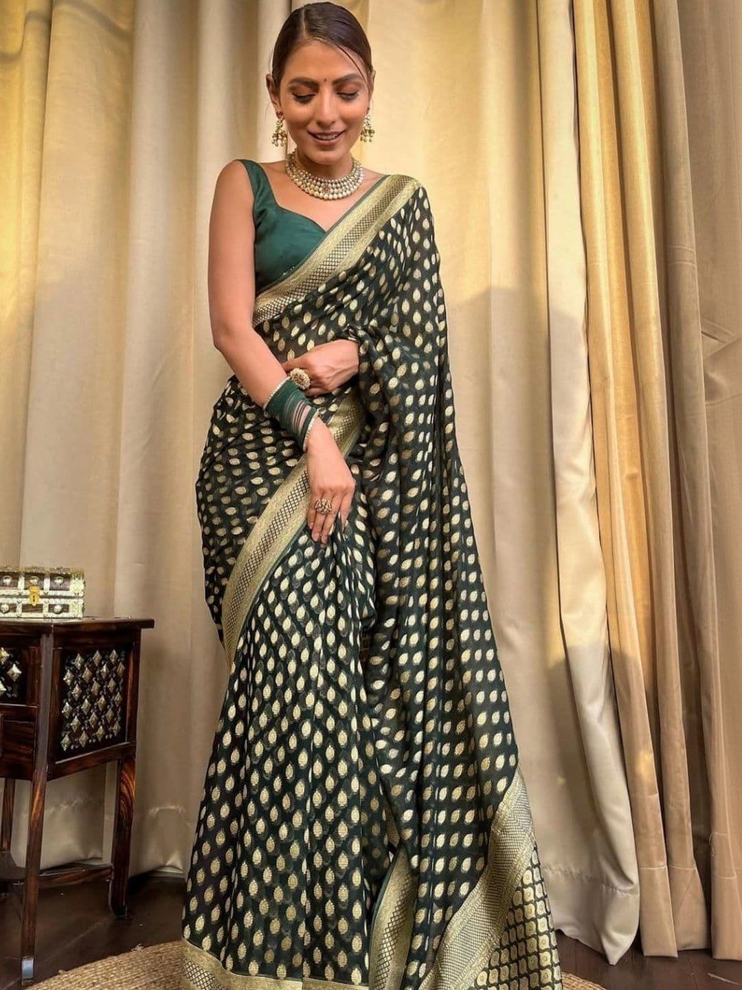 MARUTI VASTRAM Woven Design Zari Art Silk Banarasi Saree thumbnail 7