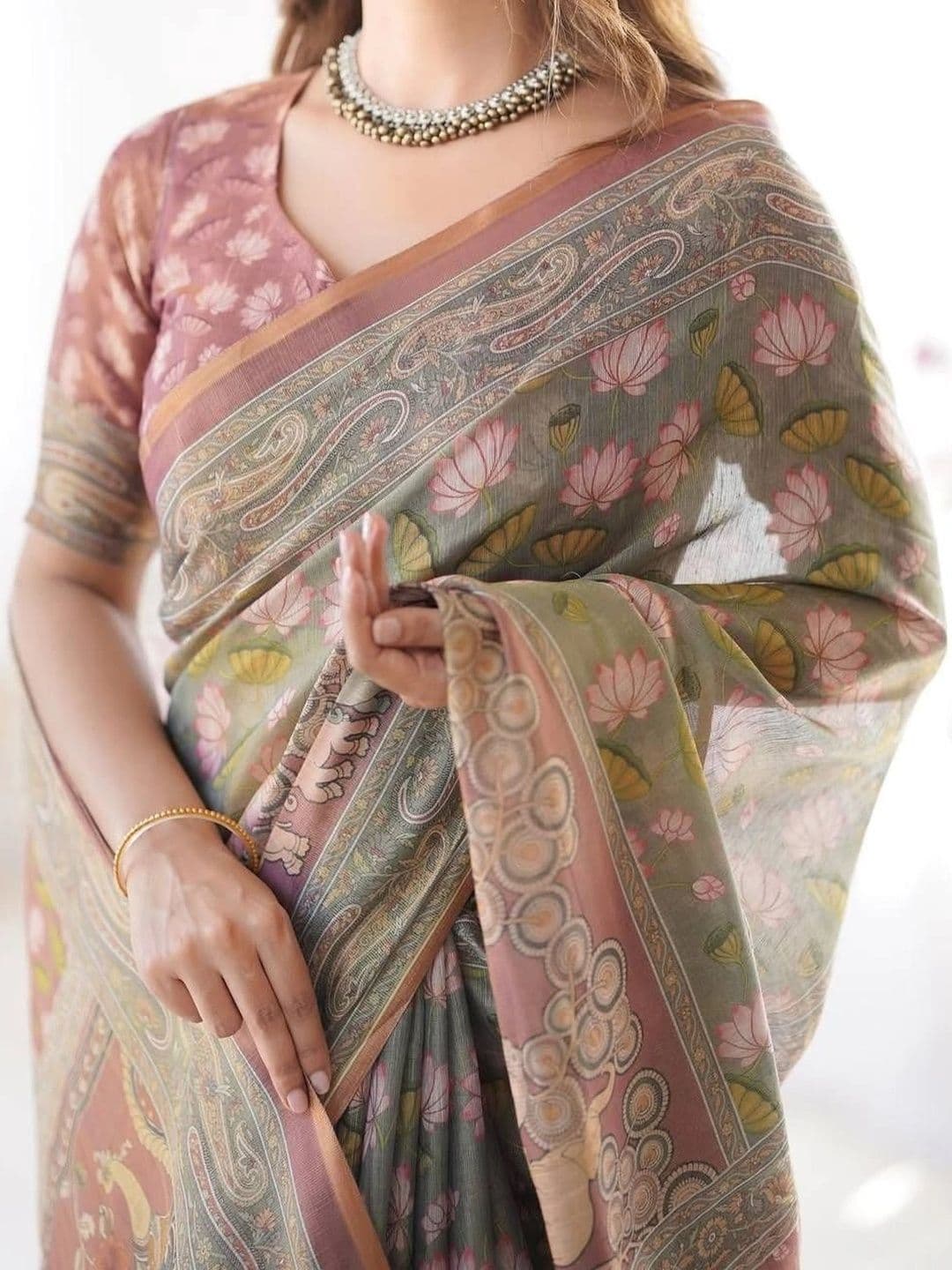 RUTVA FASHION Floral Zari Linen Blend Saree thumbnail 6