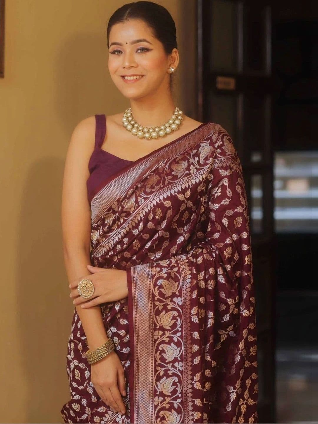 Zoomera Woven Design Zari Art Silk Banarasi Saree thumbnail 6