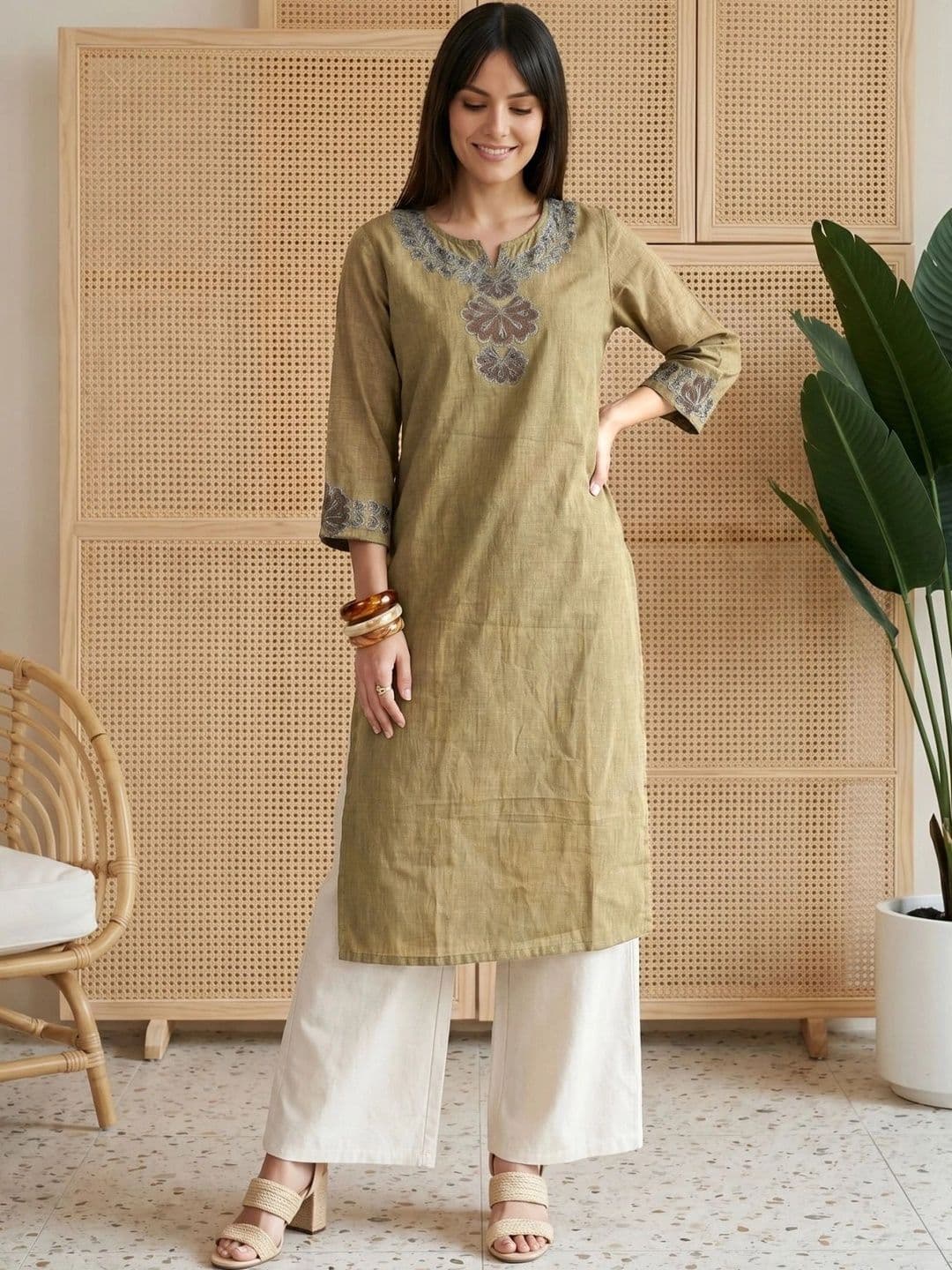 Anouk Women Embroidered Thread Work Kurta thumbnail 4
