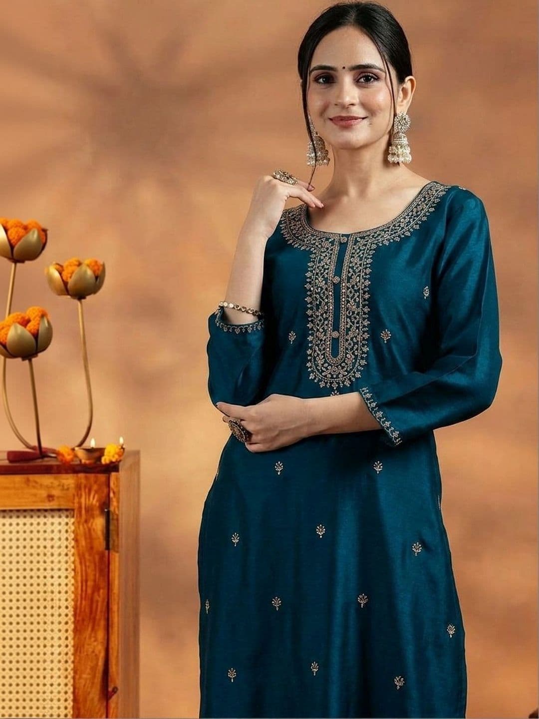 NARACHI TEXWORLD Women Ethnic Motifs Embroidered Thread Work Kurta thumbnail 2