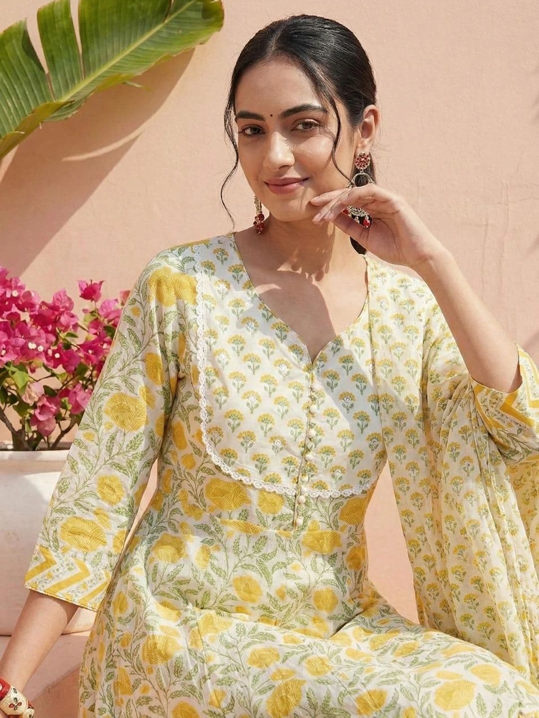 SHRI VANYA CREATION Women Floral Printed Empire Pure Cotton Kurta with Trousers & With Dupatta thumbnail 3