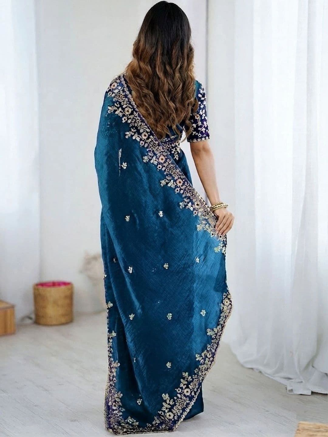 DIVASTRI Floral Zari Art Silk Heavy Work Saree thumbnail 4