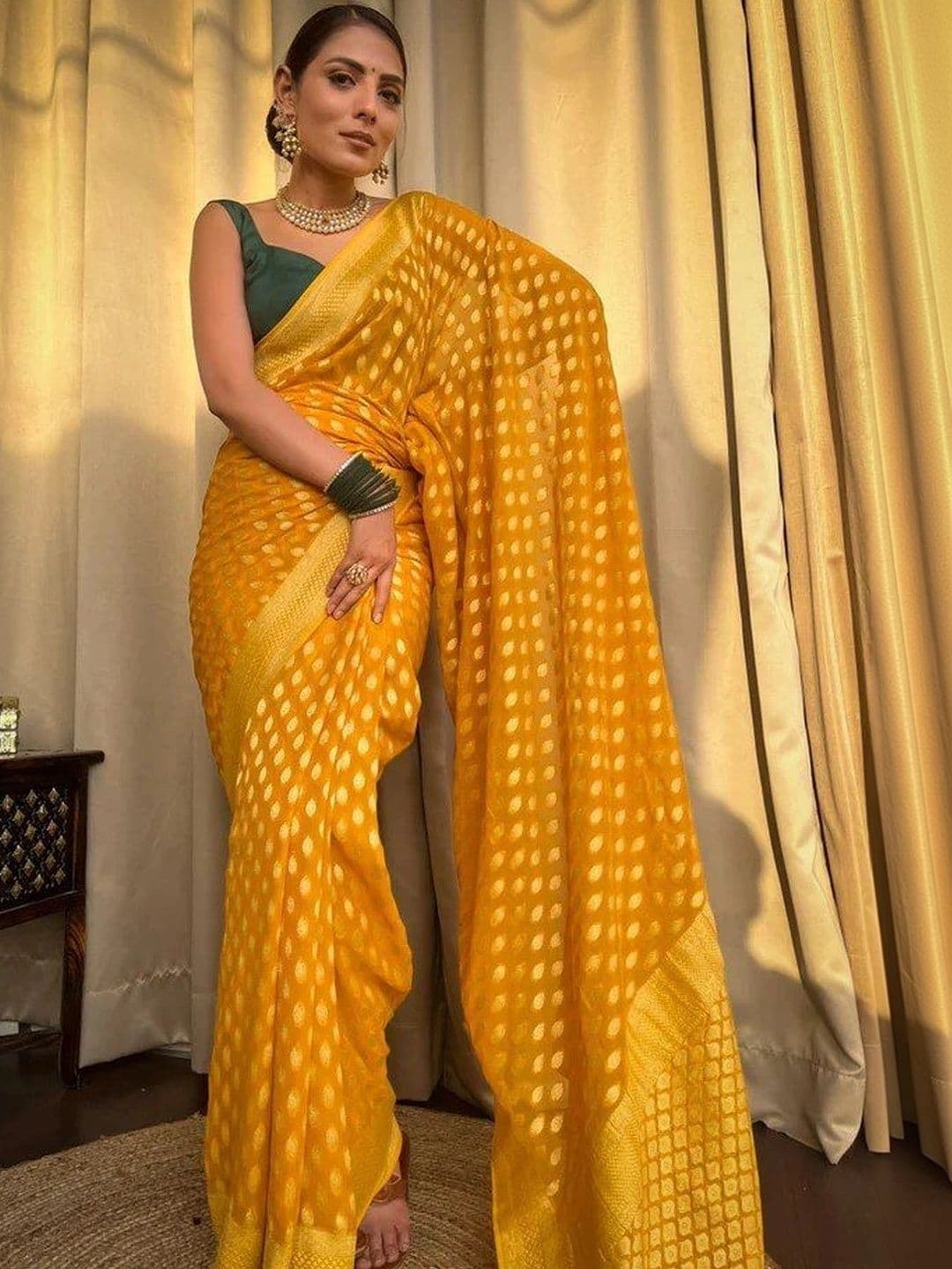 MARUTI VASTRAM Woven Design Zari Art Silk Banarasi Saree thumbnail 6