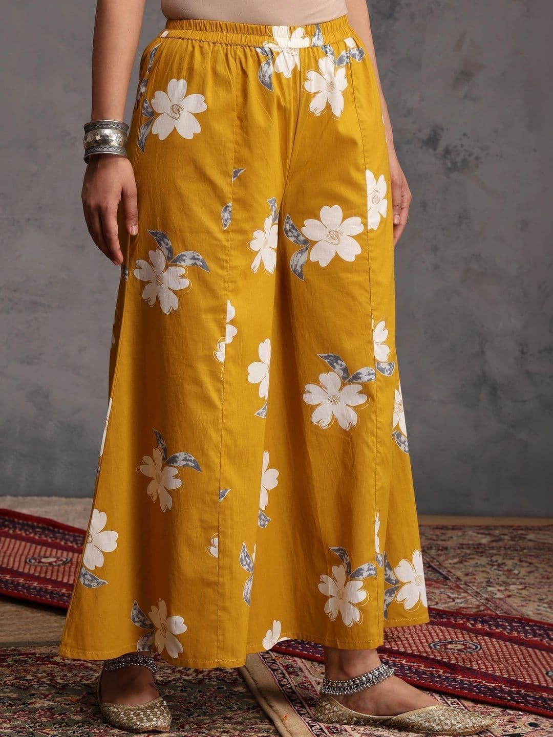 Khushal K Women Floral Printed Regular Pure Cotton Kurta with Palazzos & With Dupatta thumbnail 3