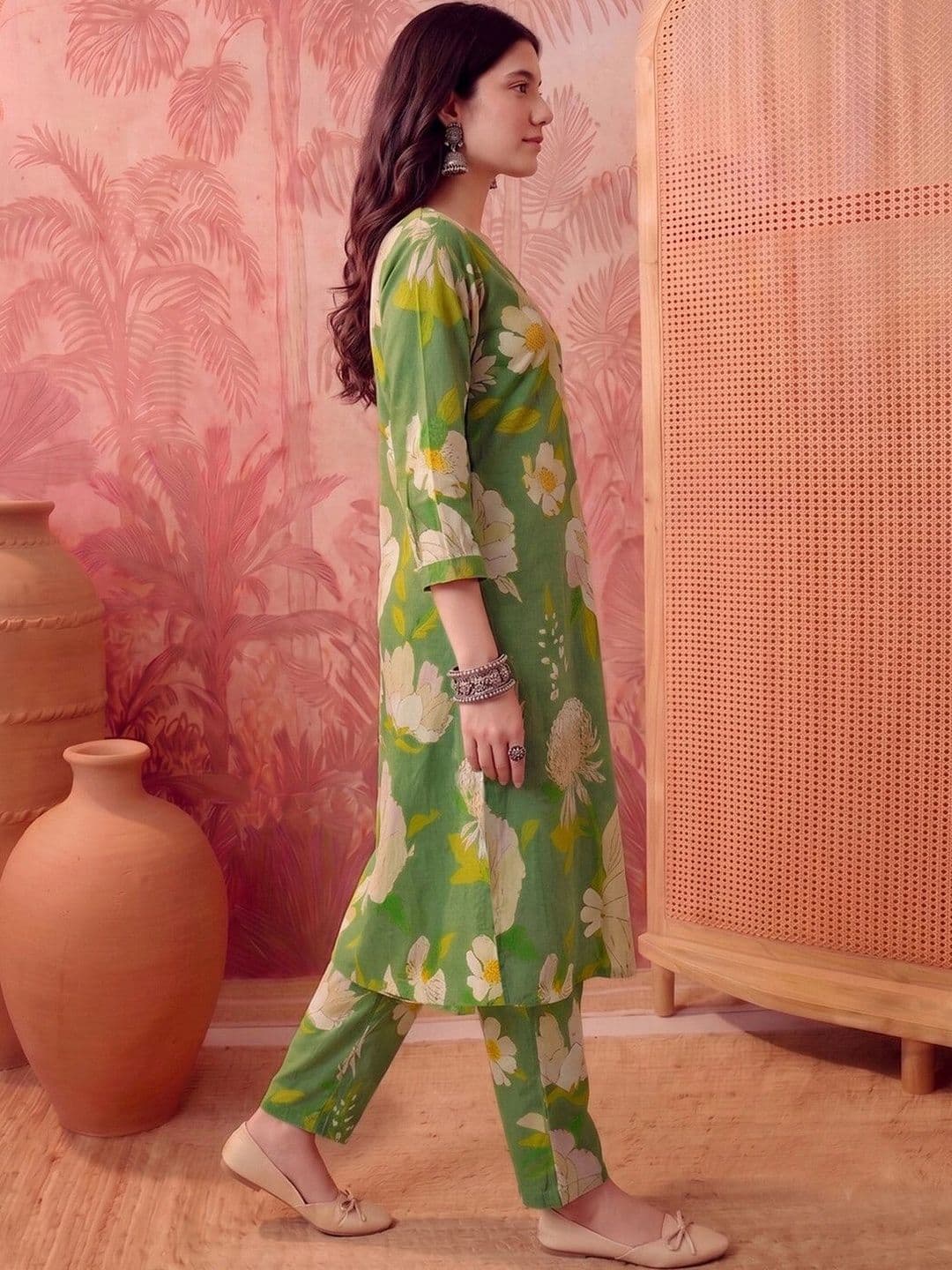 Sangria Women Floral Printed Regular Kurta with Trousers thumbnail 4