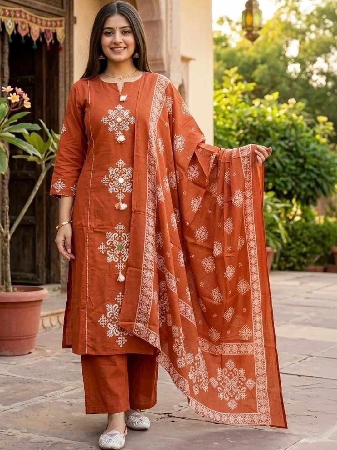 VASTRAPEDIA Women Ethnic Motifs Embroidered Regular Thread Work Pure Cotton Kurta with Trousers & With - view 1