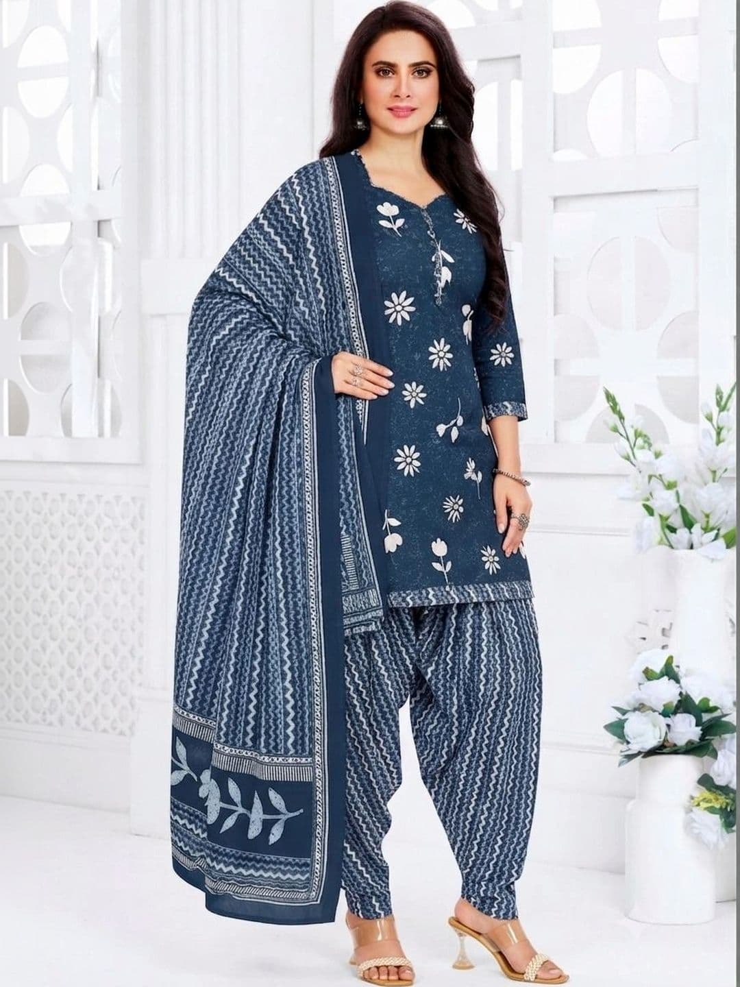 shree jeenmata collection Women Floral Printed Regular Pure Cotton Kurta with Patiala & With Dupatta thumbnail 4