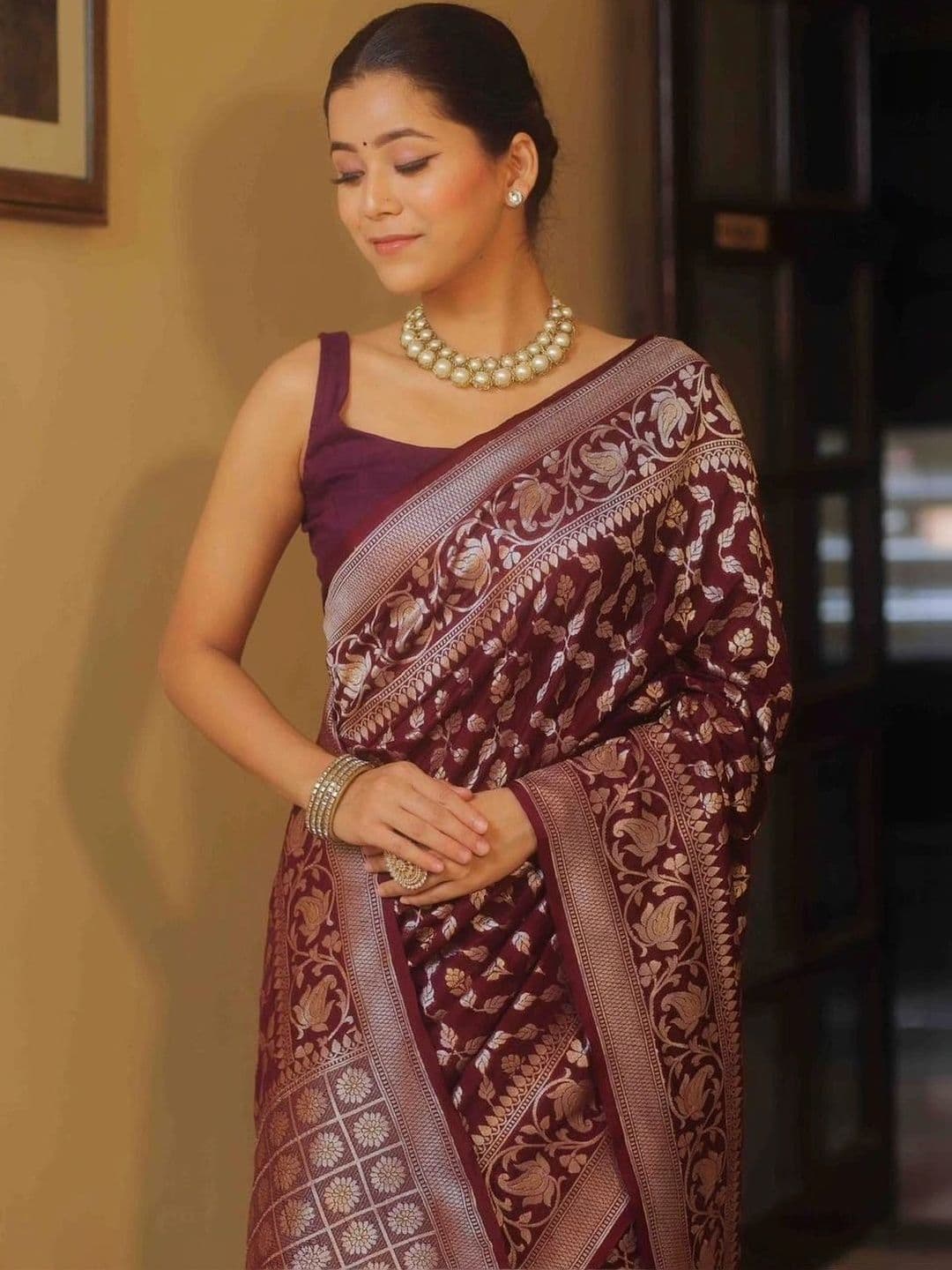 Zoomera Woven Design Zari Art Silk Banarasi Saree thumbnail 5