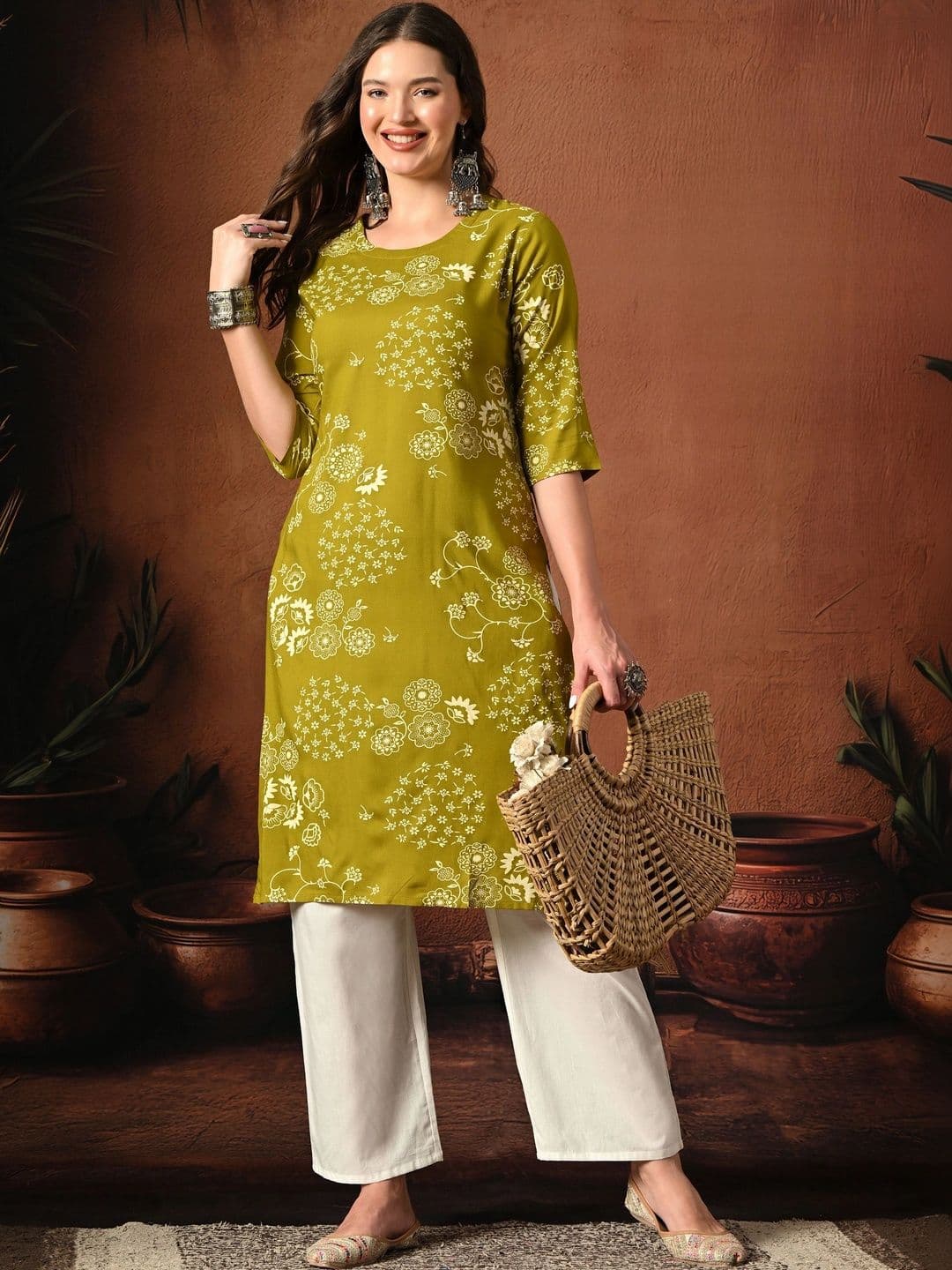 Sangria Women Floral Printed Floral Kurta thumbnail 2