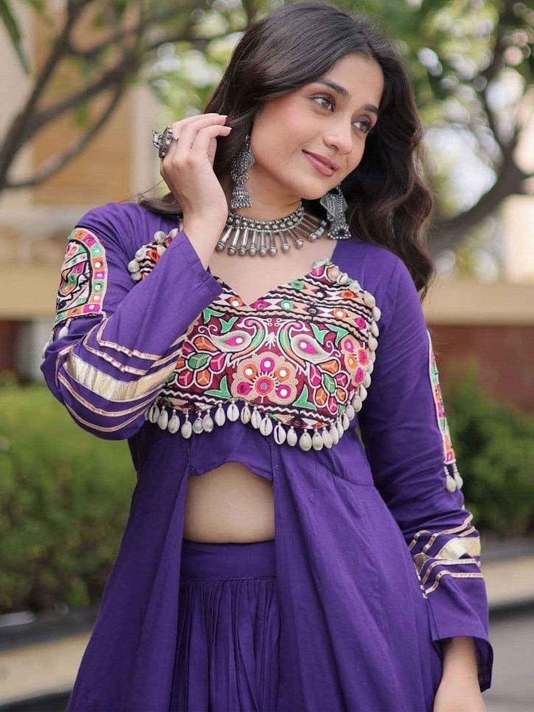 wckrod Embroidered Thread Work Ready to Wear Lehenga & Semi-Stitched thumbnail 5