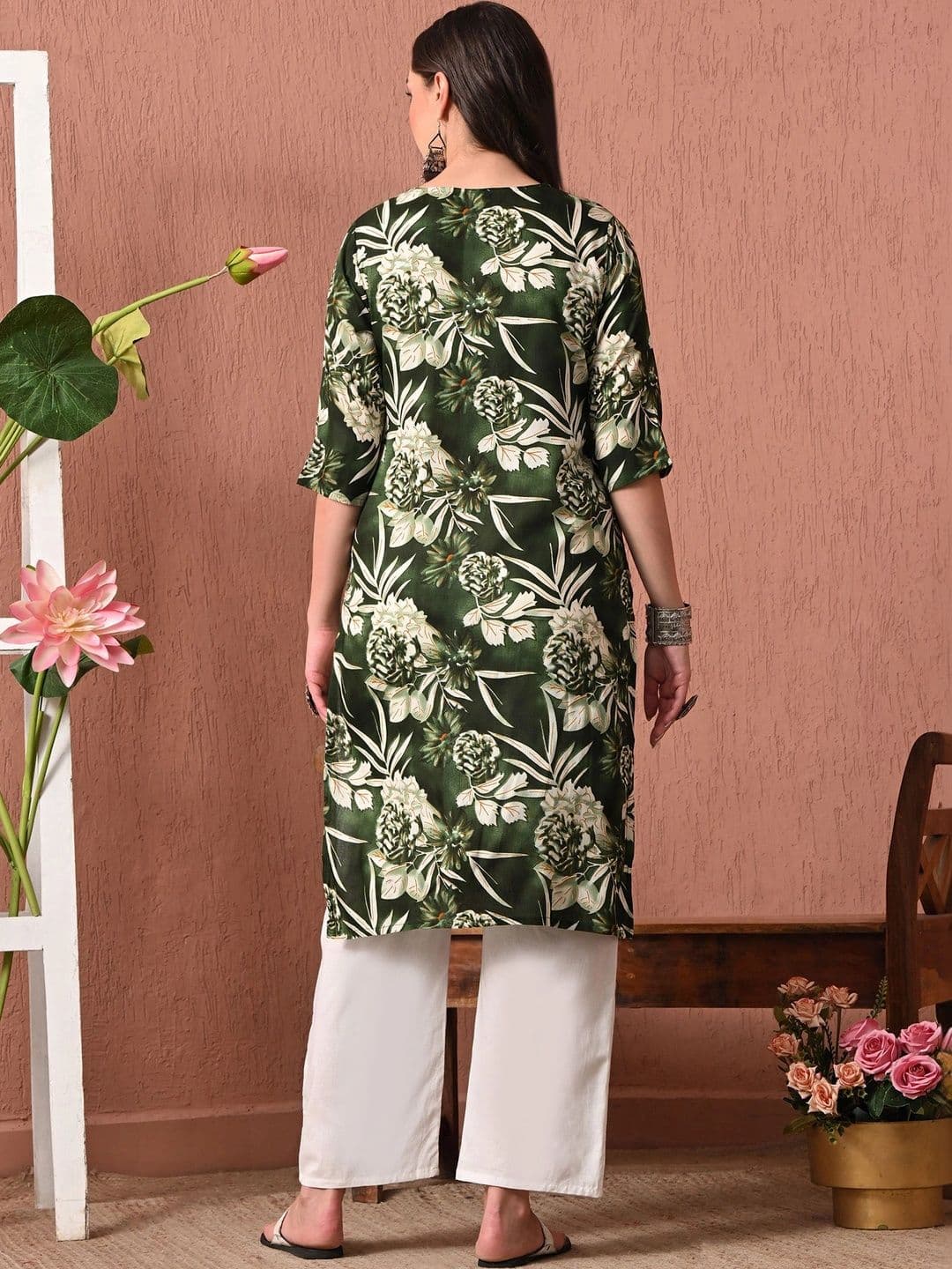 Sangria Women Floral Printed Floral Kurta thumbnail 7