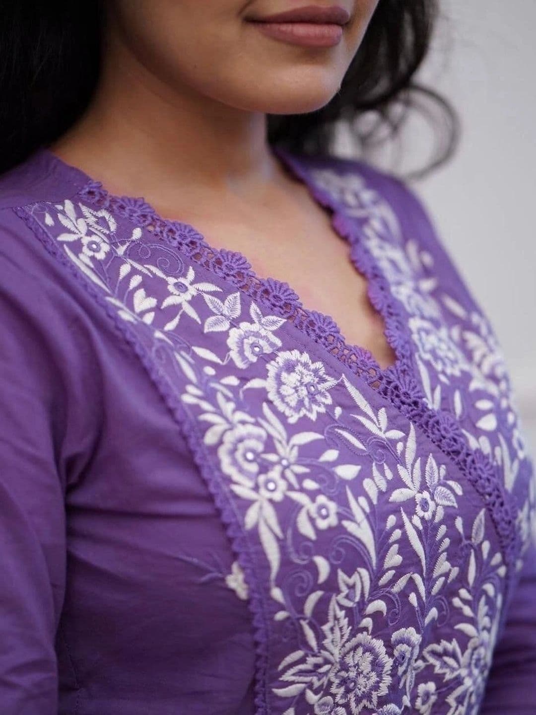 VASTRAPEDIA Women Floral Regular Work Pure Cotton Kurta with Trousers & With Dupatta thumbnail 4
