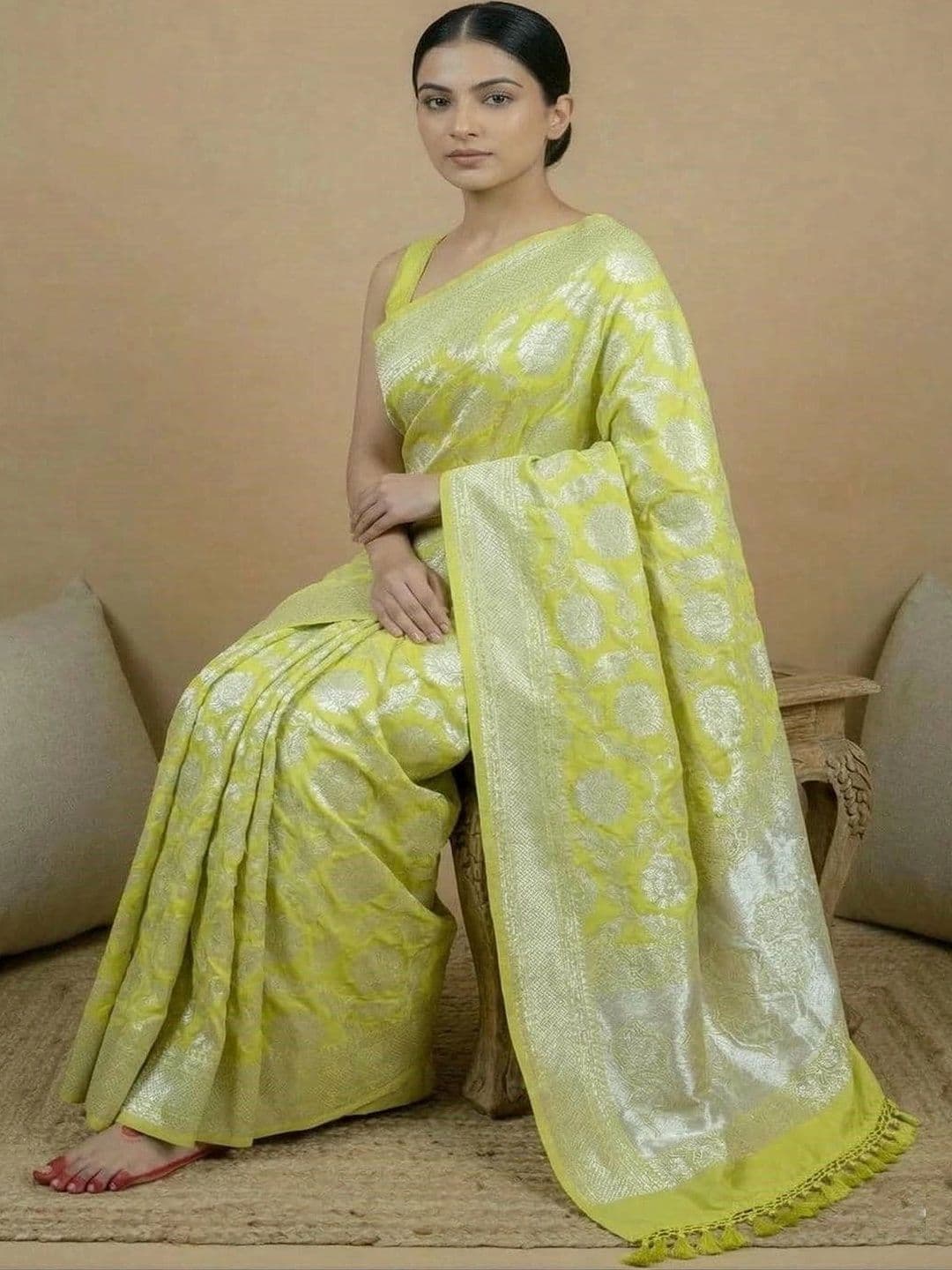 MITAL ENTERPRISE Woven Design Zari Art Silk Saree thumbnail 3