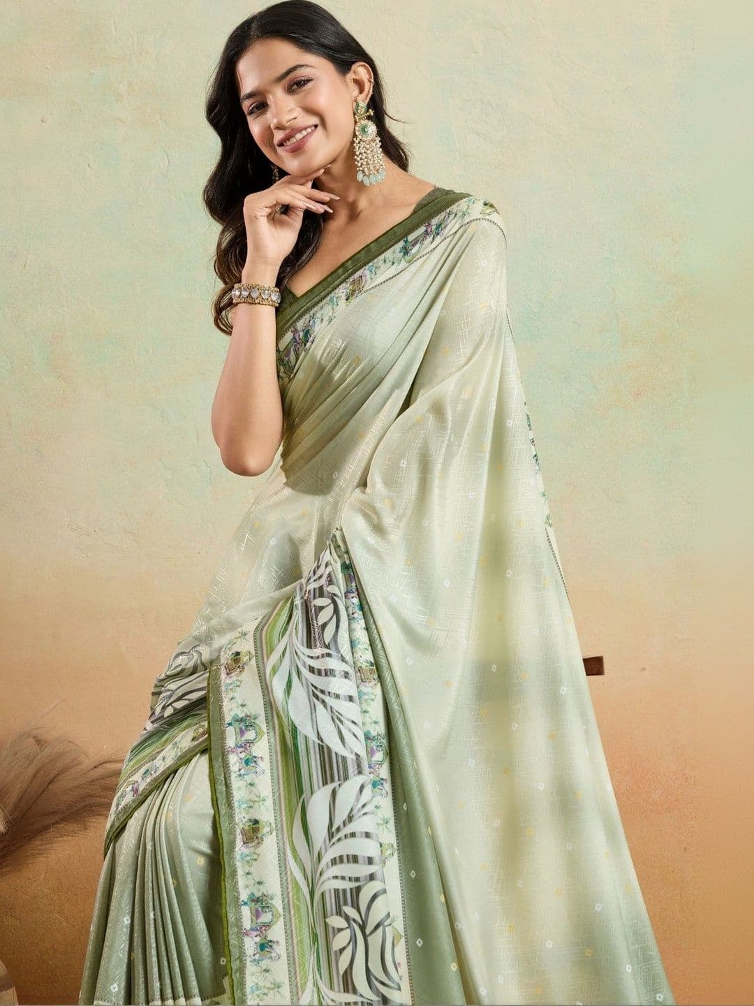 Mitera Floral Pure Crepe Saree thumbnail 3
