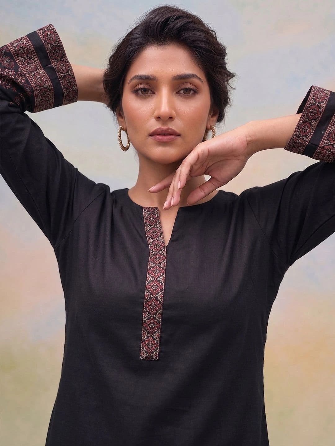 AADVIKA Women Ethnic Motifs Embroidered Regular Thread Work Kurta with Trousers & With Dupatta thumbnail 2