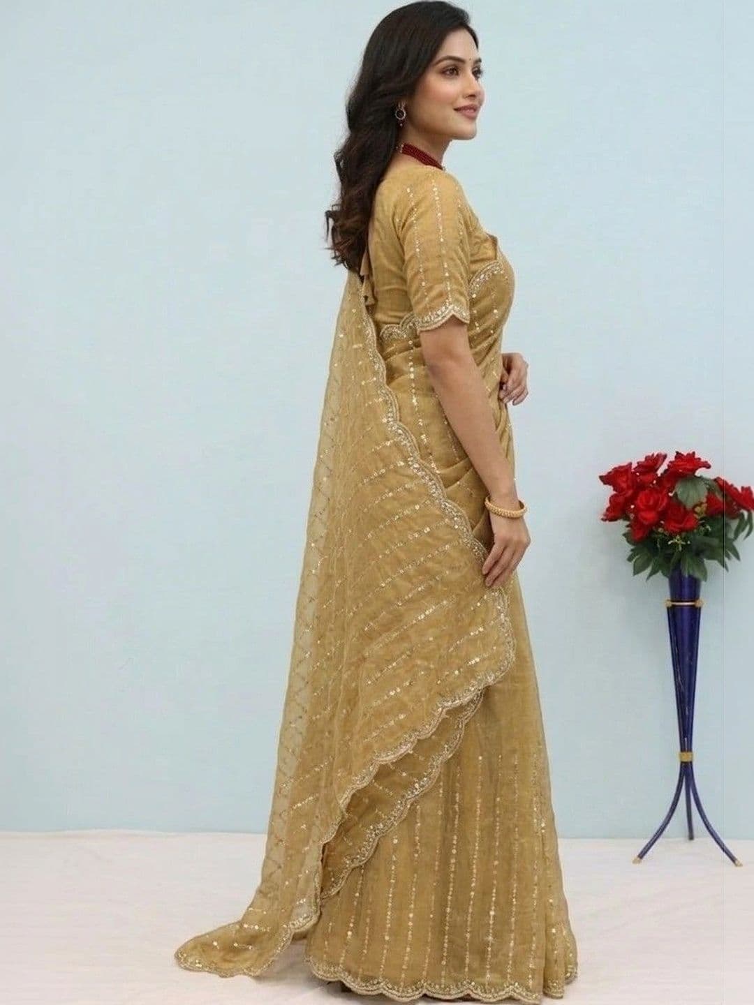 SmileyFashion Embellished Sequinned Poly Chiffon Designer Saree thumbnail 4