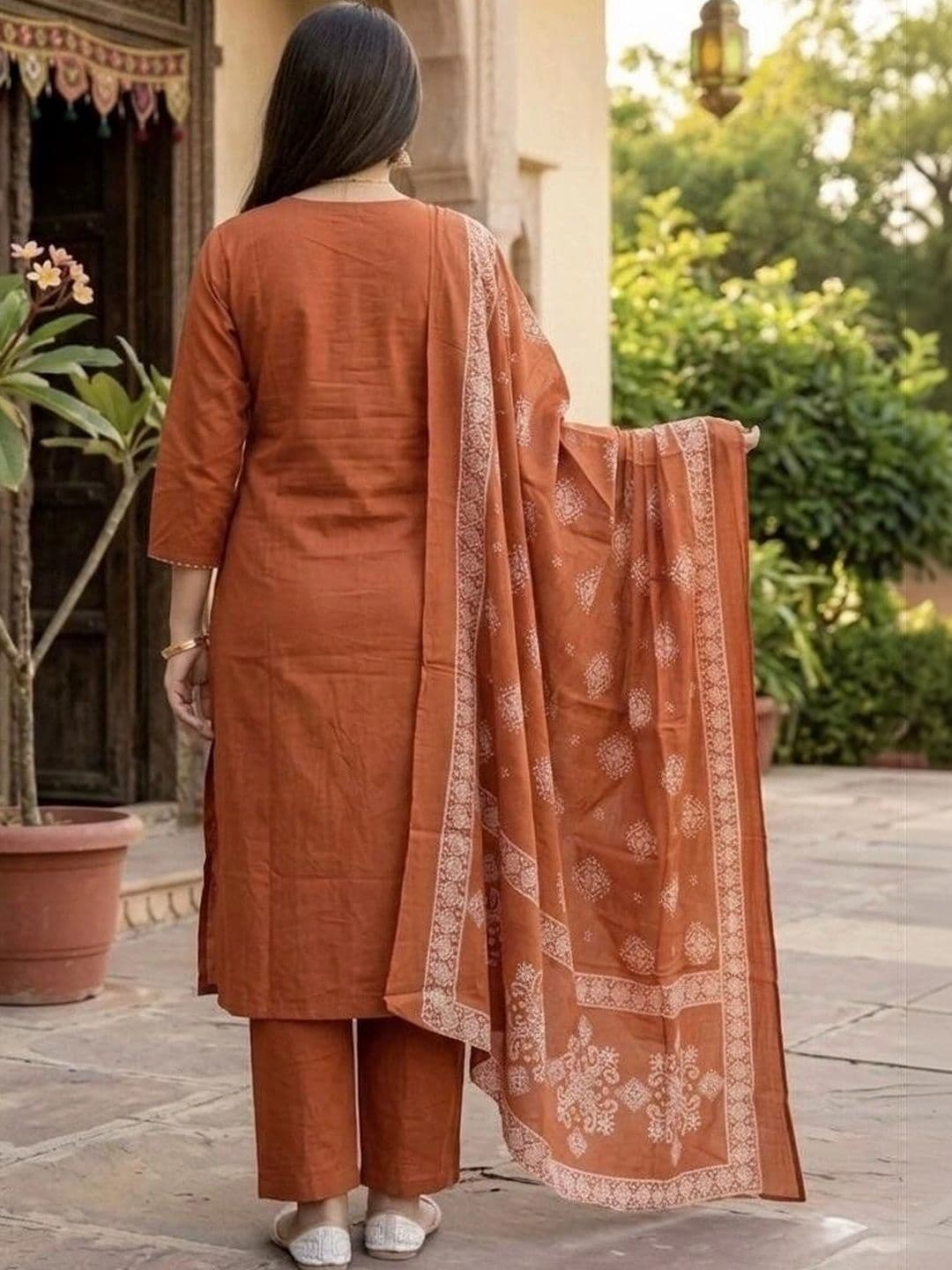VASTRAPEDIA Women Ethnic Motifs Embroidered Regular Thread Work Pure Cotton Kurta with Trousers & With thumbnail 4