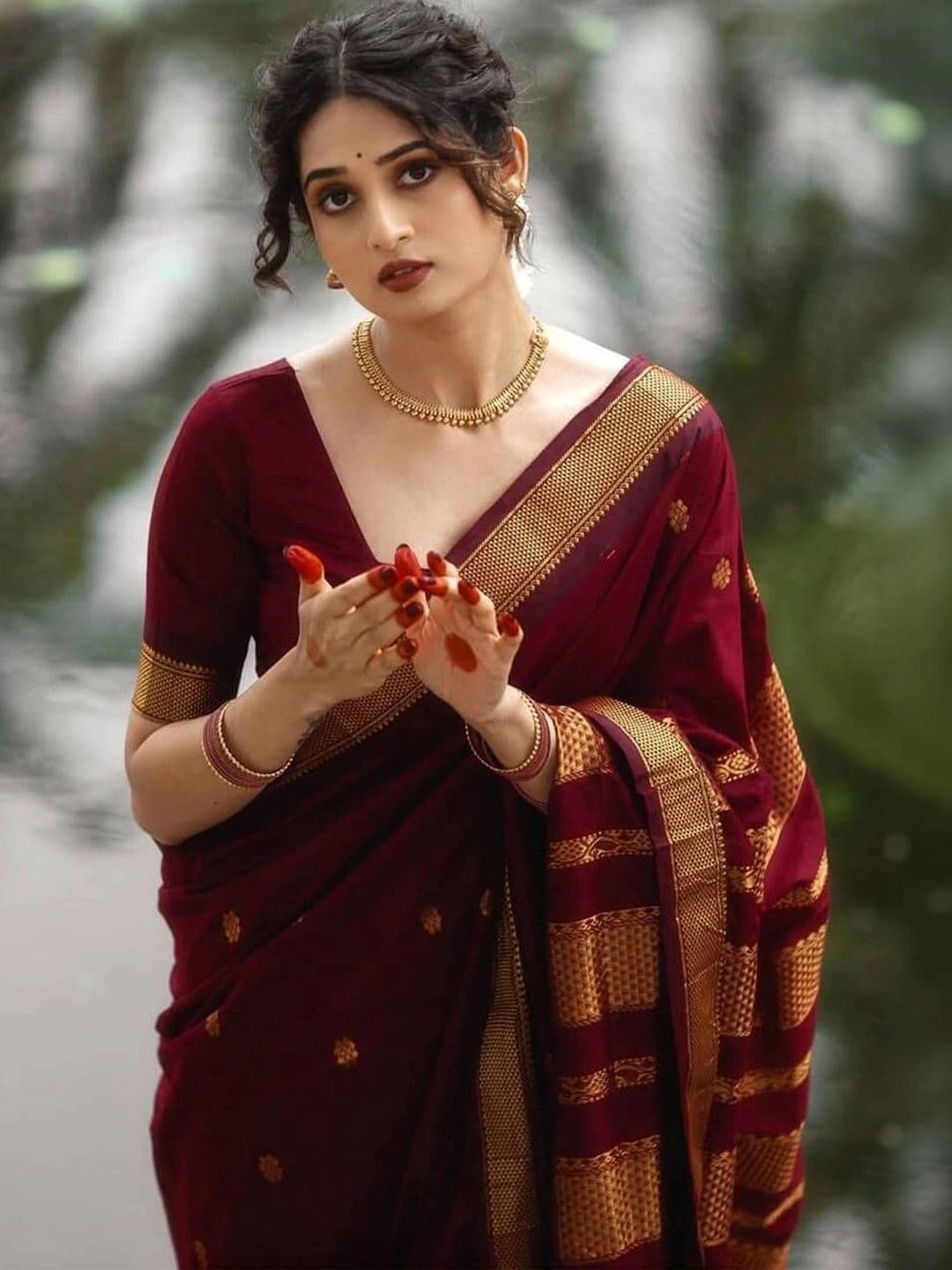 Zoomera Woven Design Zari Art Silk Banarasi Saree thumbnail 6