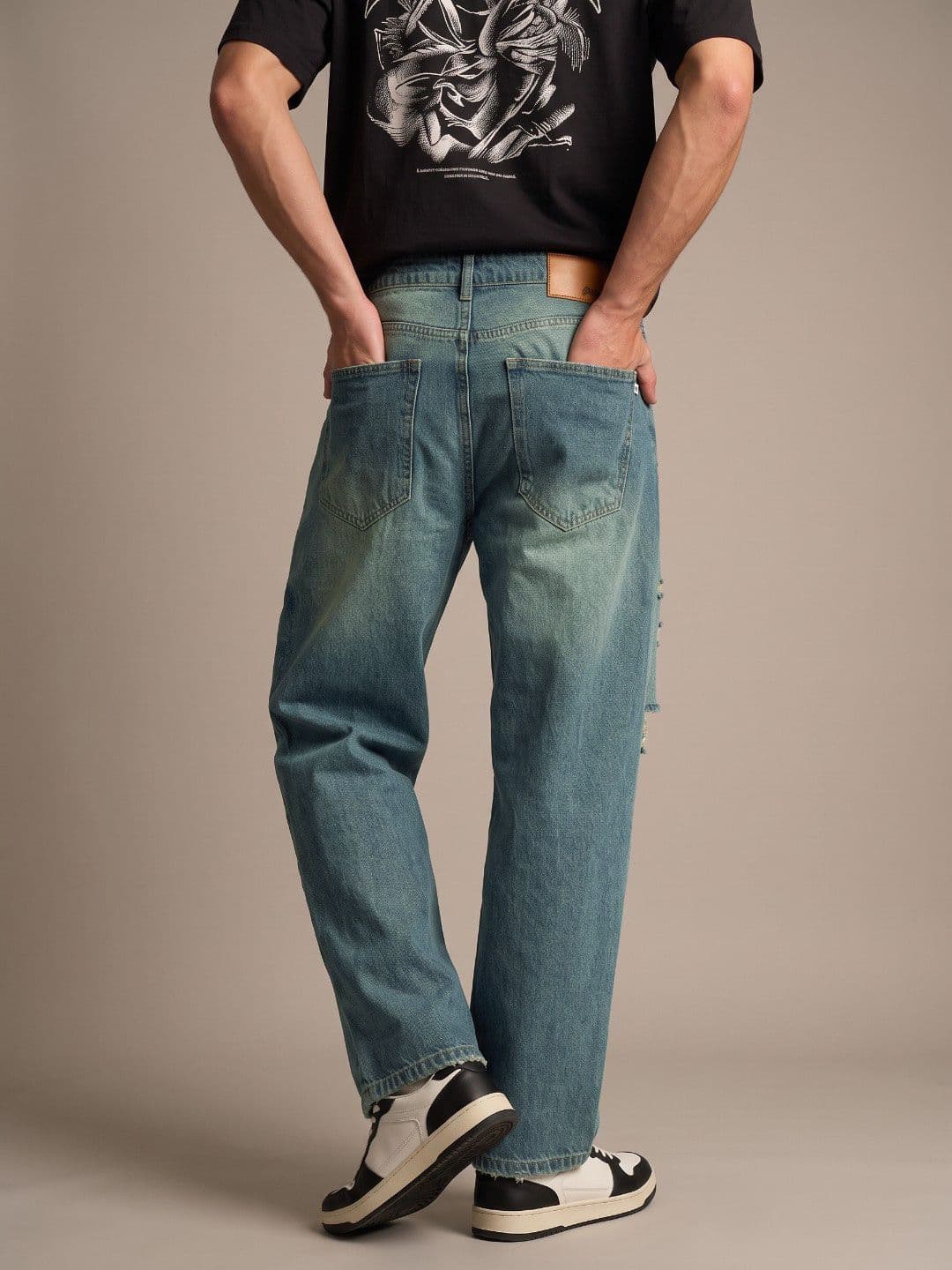 glitchez Men Barrel Fit Mildly Distressed Pure Cotton Heavy Fade Jeans thumbnail 4