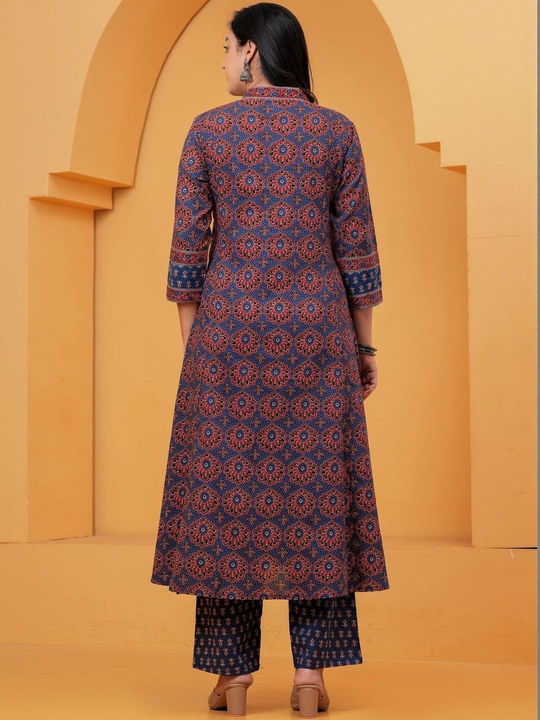JAIPUR SARAI Women Printed Regular Pure Cotton Kurta with Trousers & With Dupatta thumbnail 6