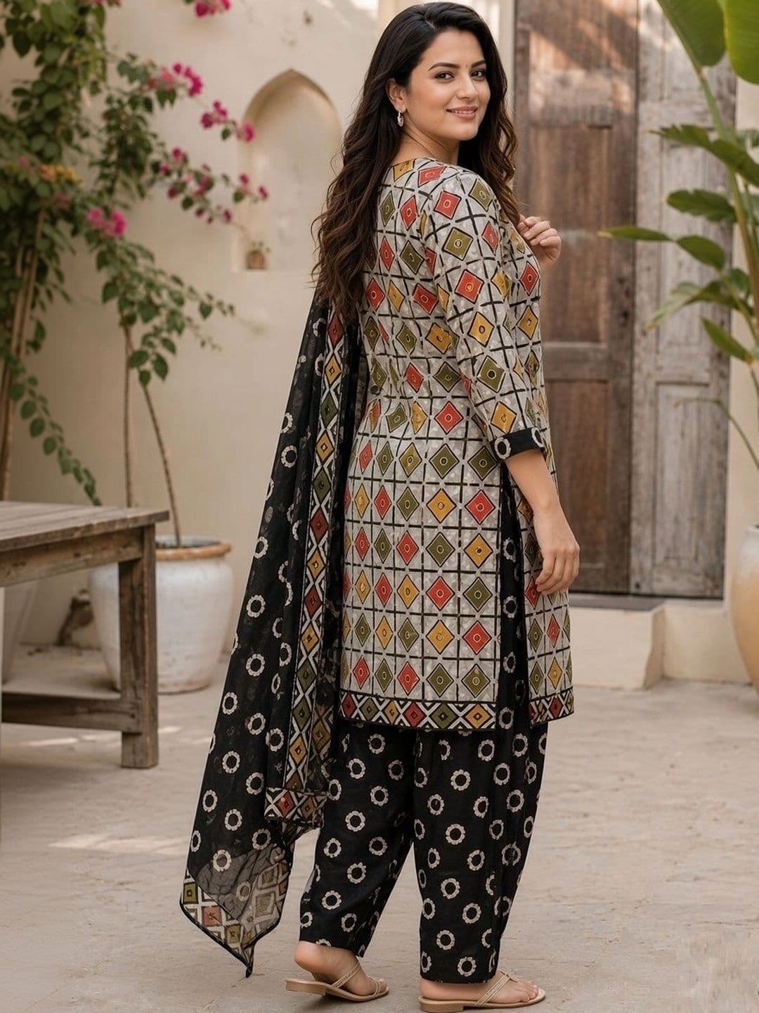 Moda Rapido Women Printed Regular Kurta with Patiala & With Dupatta thumbnail 2