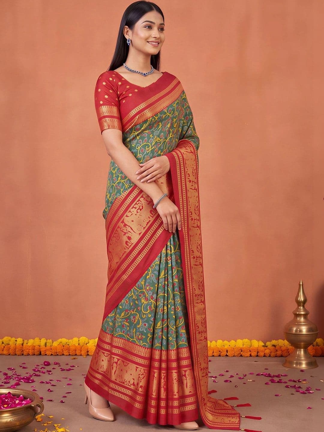 Anouk Floral Zari Designer Saree thumbnail 2