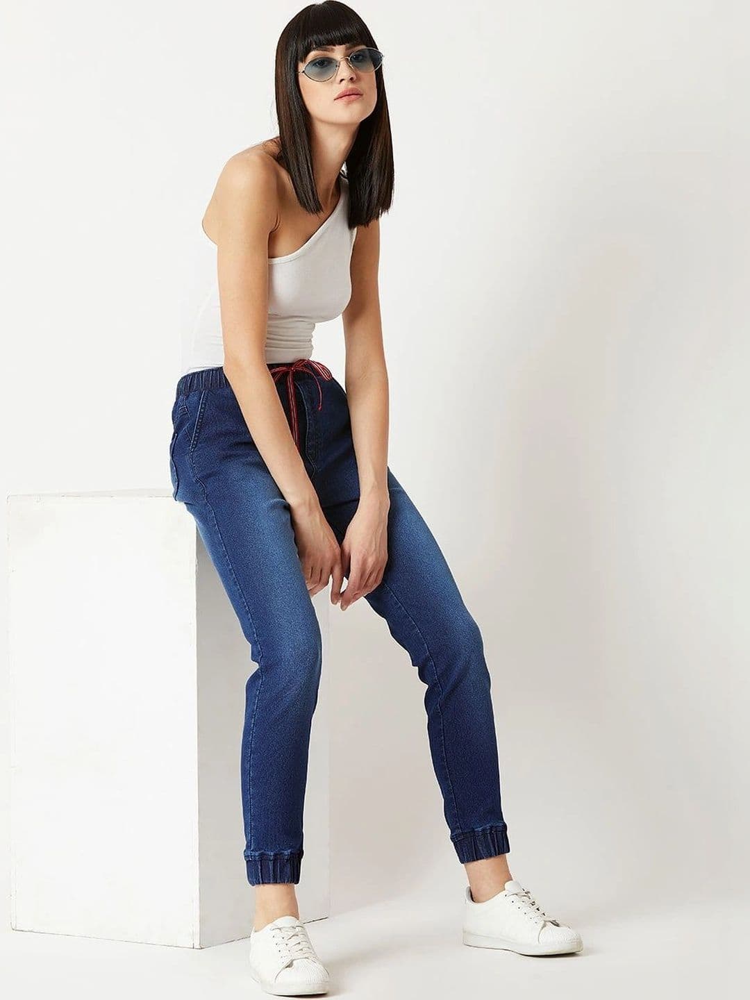 Mast & Harbour Women Regular Fit Mid-Rise Cuffed Hem Stretchable Jeans thumbnail 7