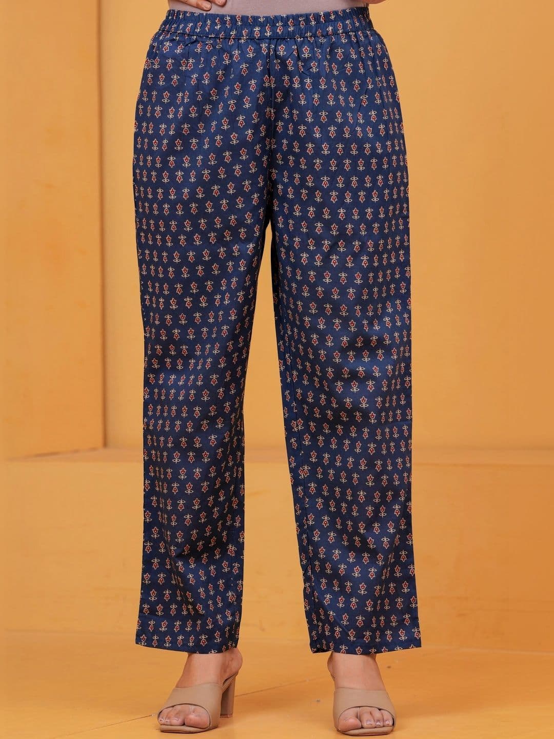 JAIPUR SARAI Women Printed Regular Pure Cotton Kurta with Trousers & With Dupatta thumbnail 4